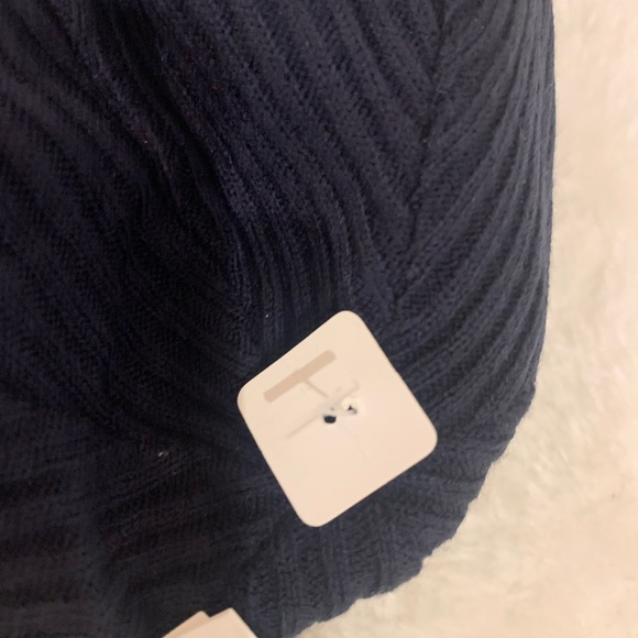 The North Face Reversible Hat - Picture 6 of 8